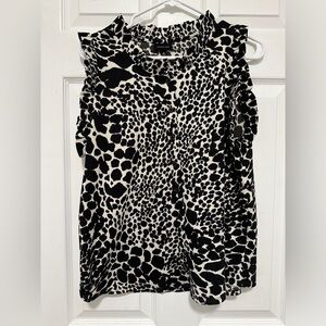 Who what wear black and white ruffle sleeve blouse top medium